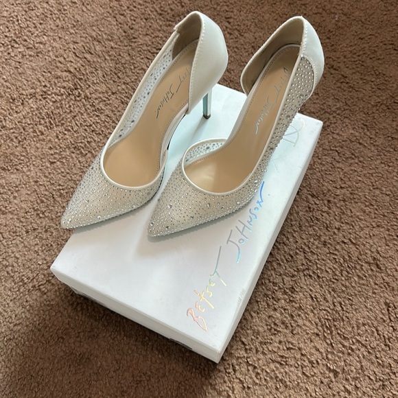 Bridal Shoes - Picture 1 of 4